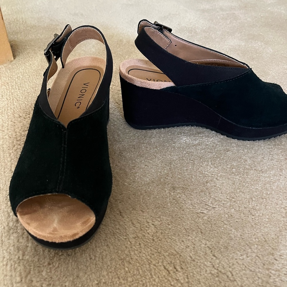 Vionic 2.5” Platform Sandal